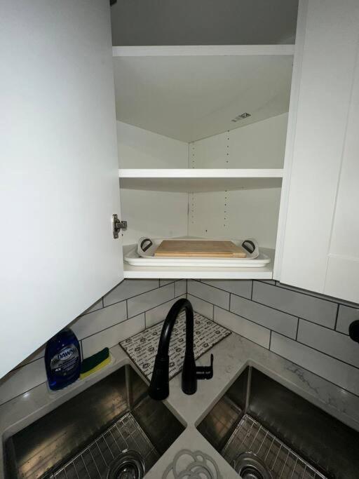 Brand New 1 Bedroom Basement Suite. Wi-fi,netflix *