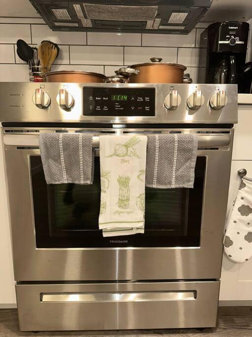 Apartment Brand New 1 Bedroom Basement Suite. Wi-fi,netflix Edmonton